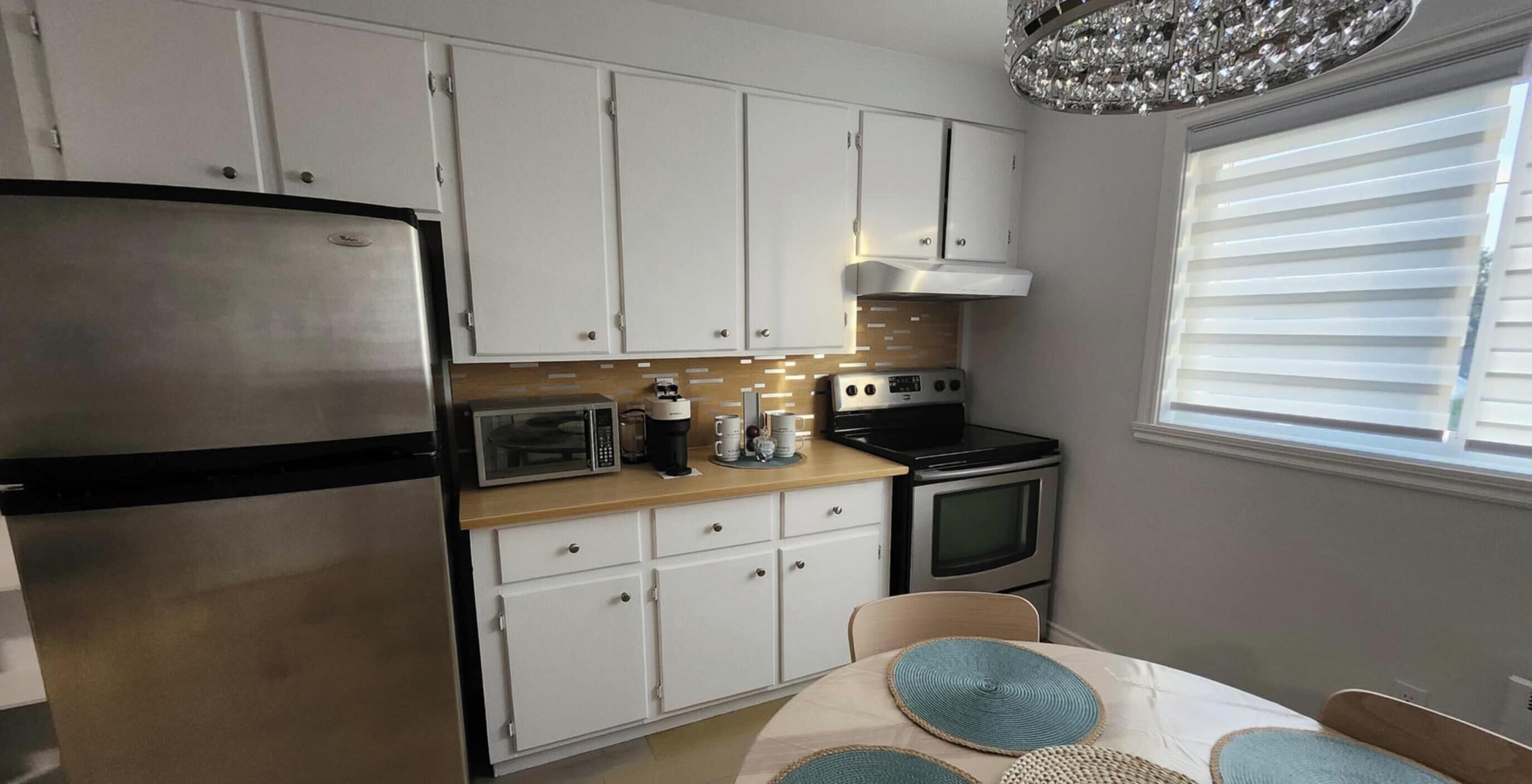 Microondas, horno y placa de cocina