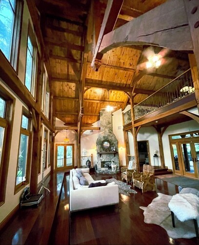 Featured in Magazines! Charming  house on 11 serene acres  in welcoming Ocala FL