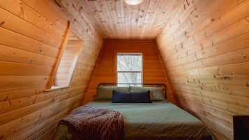 7 bedrooms, travel cot, WiFi, bed sheets