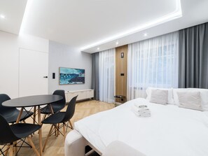 1 habitación, tabla de planchar con plancha, wifi y ropa de cama 