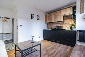 Fridge, microwave, stovetop