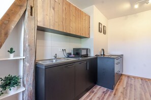 Fridge, microwave, stovetop