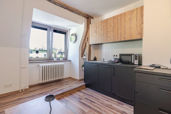 Fridge, microwave, stovetop