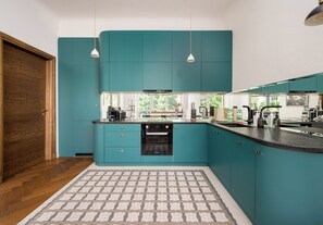 Réfrigérateur, four, plaque de cuisson, lave-vaisselle