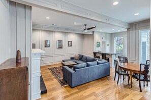 Interior - The Chapel Valley Hideaway (Dallas)