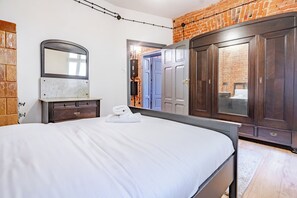 2 bedrooms, iron/ironing board, WiFi, bed sheets