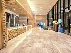 Coin salon dans le hall