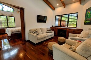 TV, peis og stereoanlegg