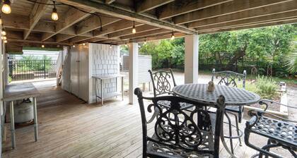 Charming family cottage in the heart of Wrightsville Beach w/ wrapping porch