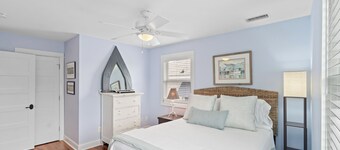 Charming family cottage in the heart of Wrightsville Beach w/ wrapping porch