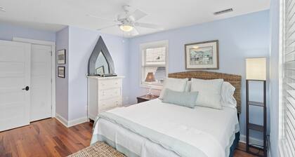Charming family cottage in the heart of Wrightsville Beach w/ wrapping porch