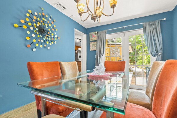 Dining - Cozy 2BR Snowbird Home Near Wilton Manors (Fort Lauderdale)