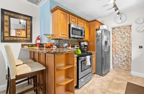 Fridge, microwave, oven, stovetop - Cozy 2BR Snowbird Home Near Wilton Manors (Fort Lauderdale)