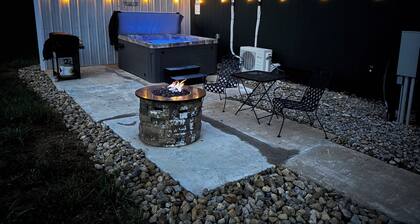 King size Bed & Hot Tub for those romantic getaways!