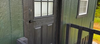 Pieni koti-Oma kylpyhuone-Näkymä maaseudulle