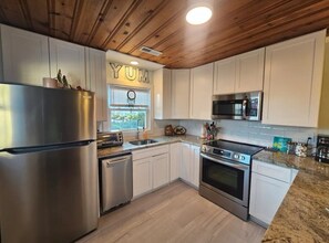 Micro-ondes, four, plaque de cuisson, lave-vaisselle