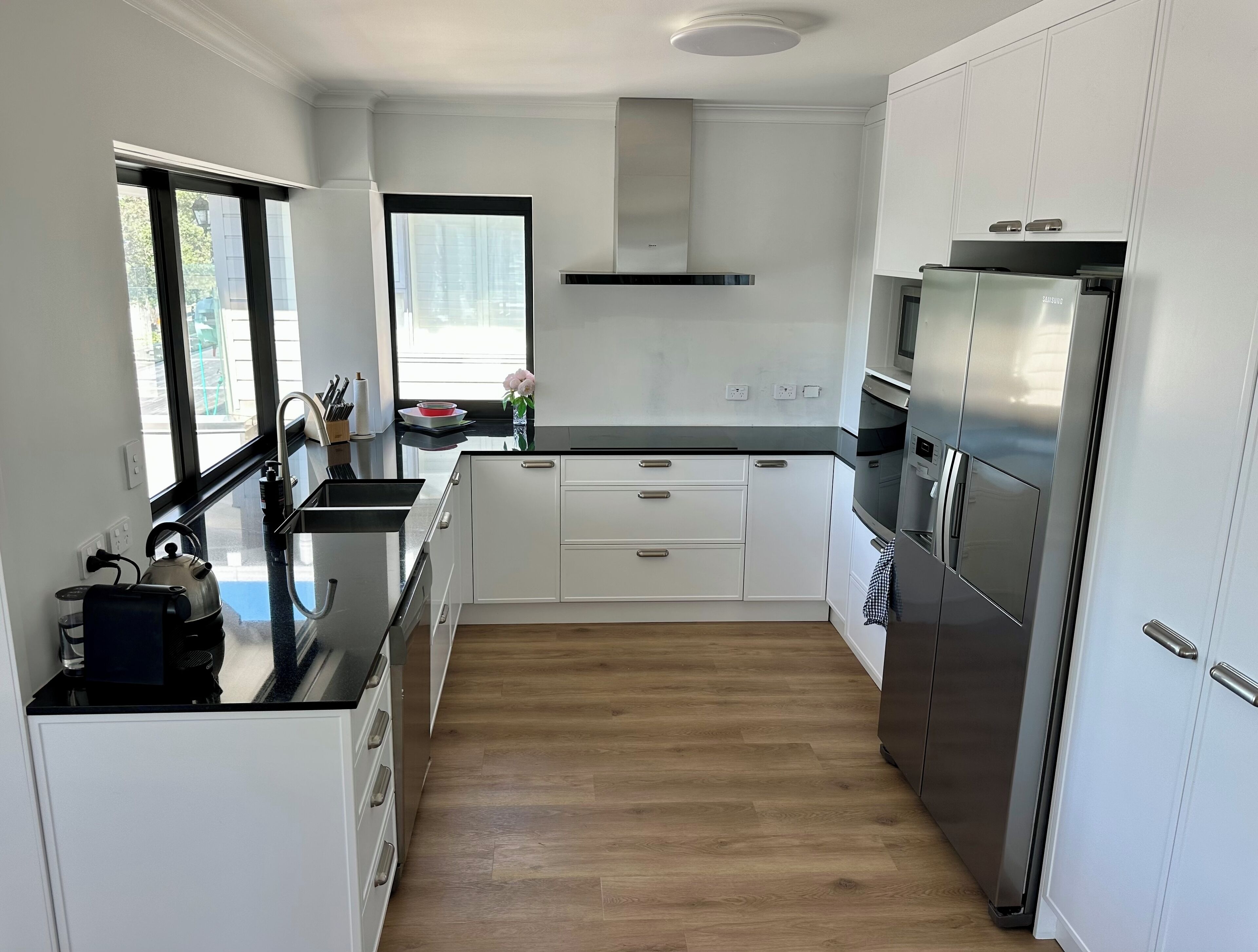 Microondas, horno, parrilla de estufa y lavavajillas 