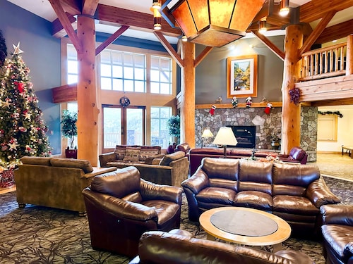 Ski in/Out 1B/1BA w/ View - Pool, Jacuzzi, Parking