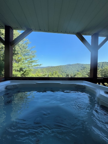 Beautiful mountain views for a fun, relaxing getaway!