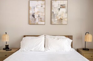 3 bedrooms, desk, iron/ironing board, free WiFi