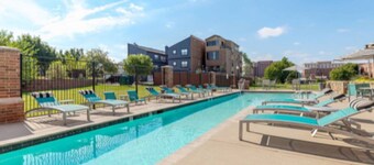 3-bedroom Modern apartment in downtown Bricktown with 24/7 gym and pool