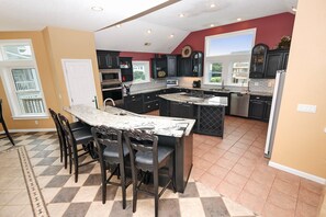 Fridge, microwave, oven, stovetop - OCEANFRONT, priv pool & Hot Tub, Rec Room-WL1011, Sea Esta (Corolla)