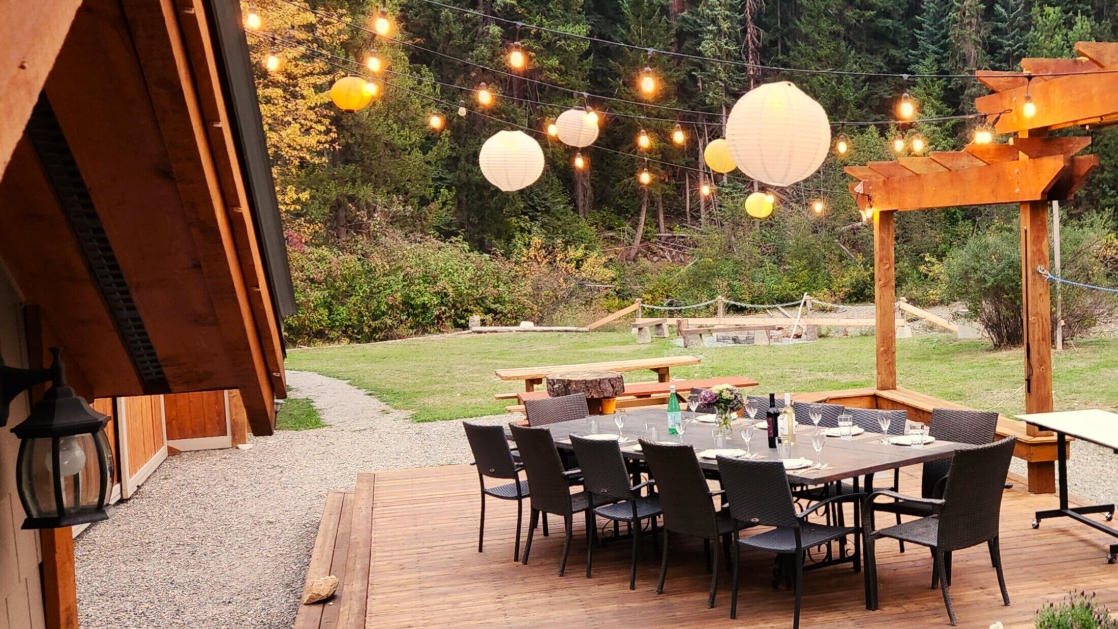 Large outdoor dinning space