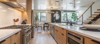 New Luxury 4BR /3BA Obsidian Reserve #126 – Private Hot Tub & Sauna, 2-Car Garage, gr8 Views!