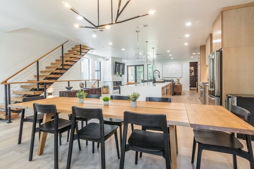 New Luxury 4BR /3BA Obsidian Reserve #126 – Private Hot Tub & Sauna, 2-Car Garage, gr8 Views!