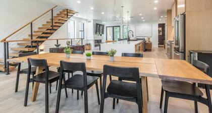 New Luxury 4BR /3BA Obsidian Reserve #126 – Private Hot Tub & Sauna, 2-Car Garage, gr8 Views!
