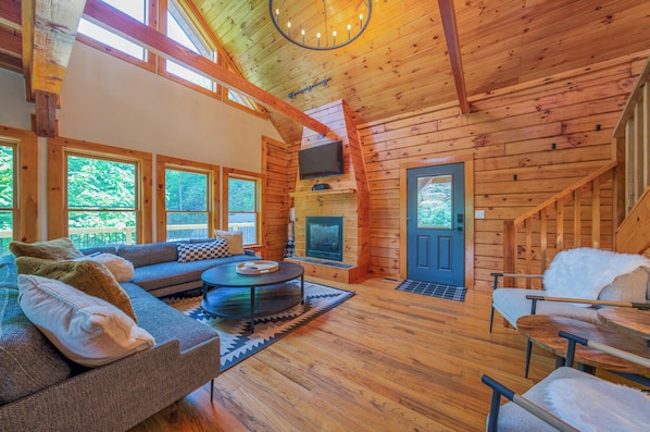 Smart TV, fireplace