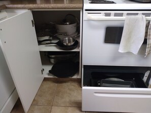 Four Ă micro-ondes, un four, surface de cuisson, lave-vaisselle