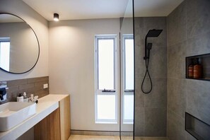 Bathroom - Sea Salt Sun Beach House (Bicheno)