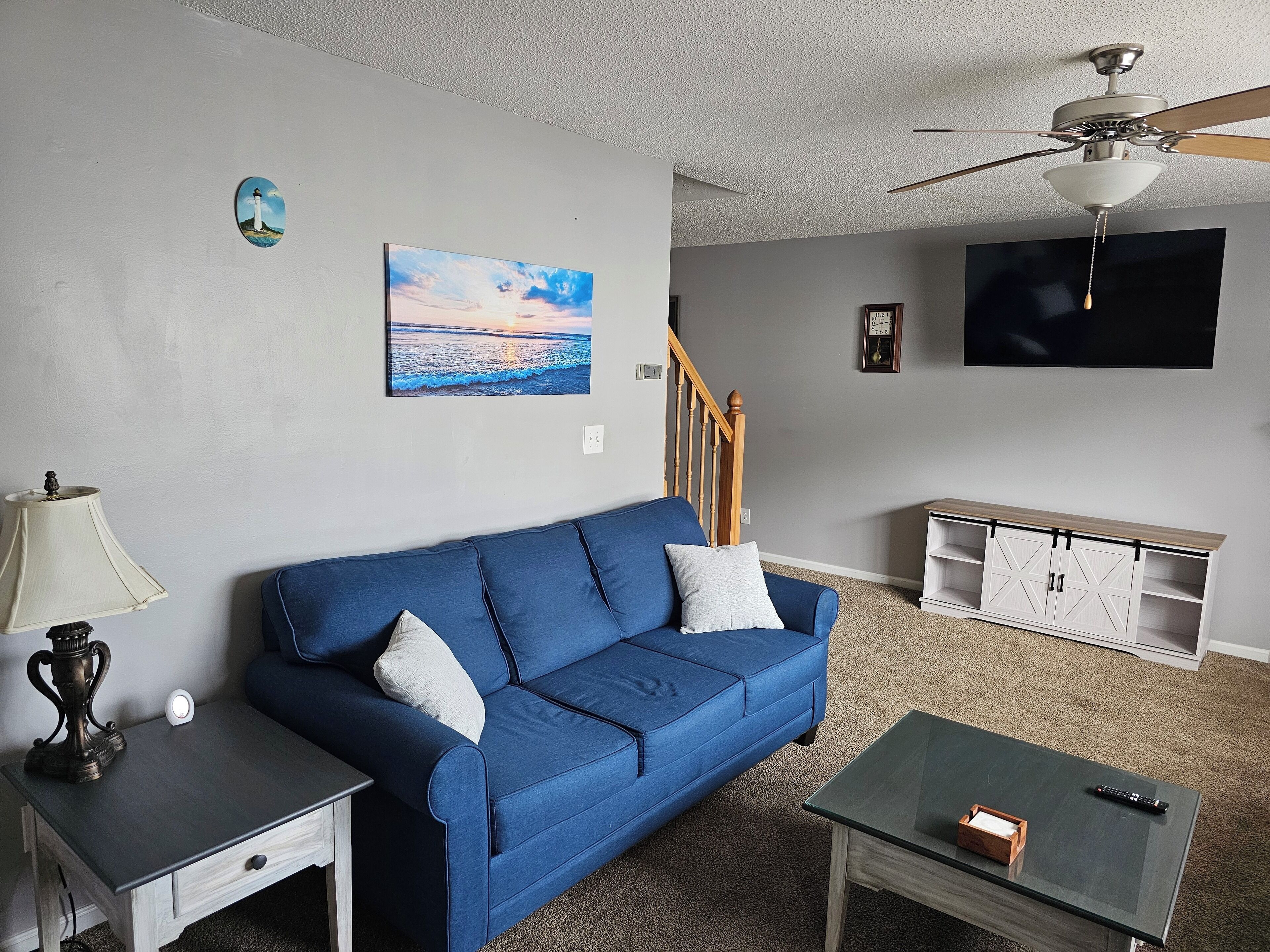 Smart TV, fireplace