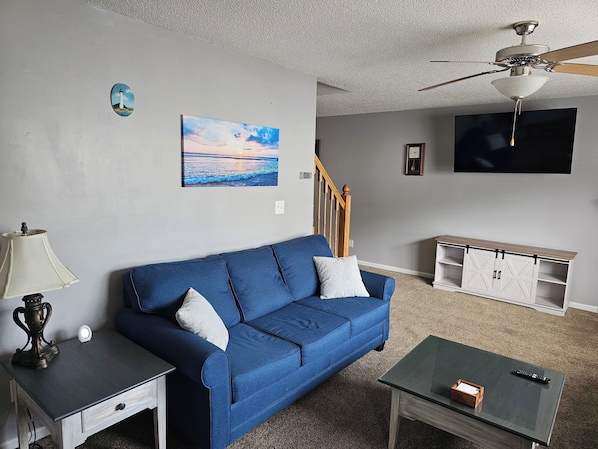 Smart TV, fireplace