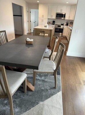 Dining - Lovely 4-bedroom building in Del Monte Forest (Del Monte Forest)
