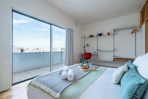 1 bedroom, iron/ironing board, travel cot, free WiFi - Stylish Flat w/ Terrace & Views by HostWise (Porto)