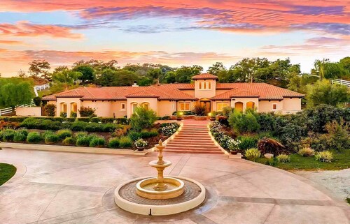 Luxury Estate with Private Pool, close to Temecula Wine Country and Trails