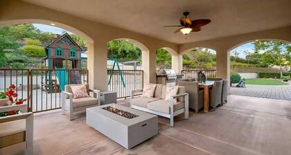 Luxury Estate with Private Pool, close to Temecula Wine Country and Trails