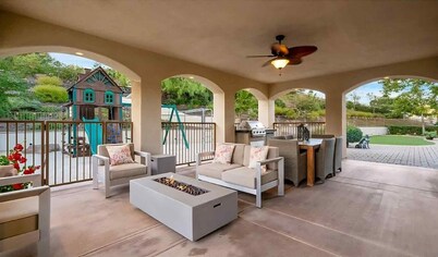 Luxury Estate with Private Pool, close to Temecula Wine Country and Trails