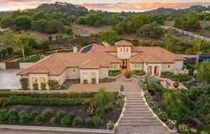 Exterior - Luxury Estate with Private Pool, close to Temecula Wine Country and Trails (Murrieta)