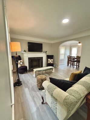 TV, fireplace