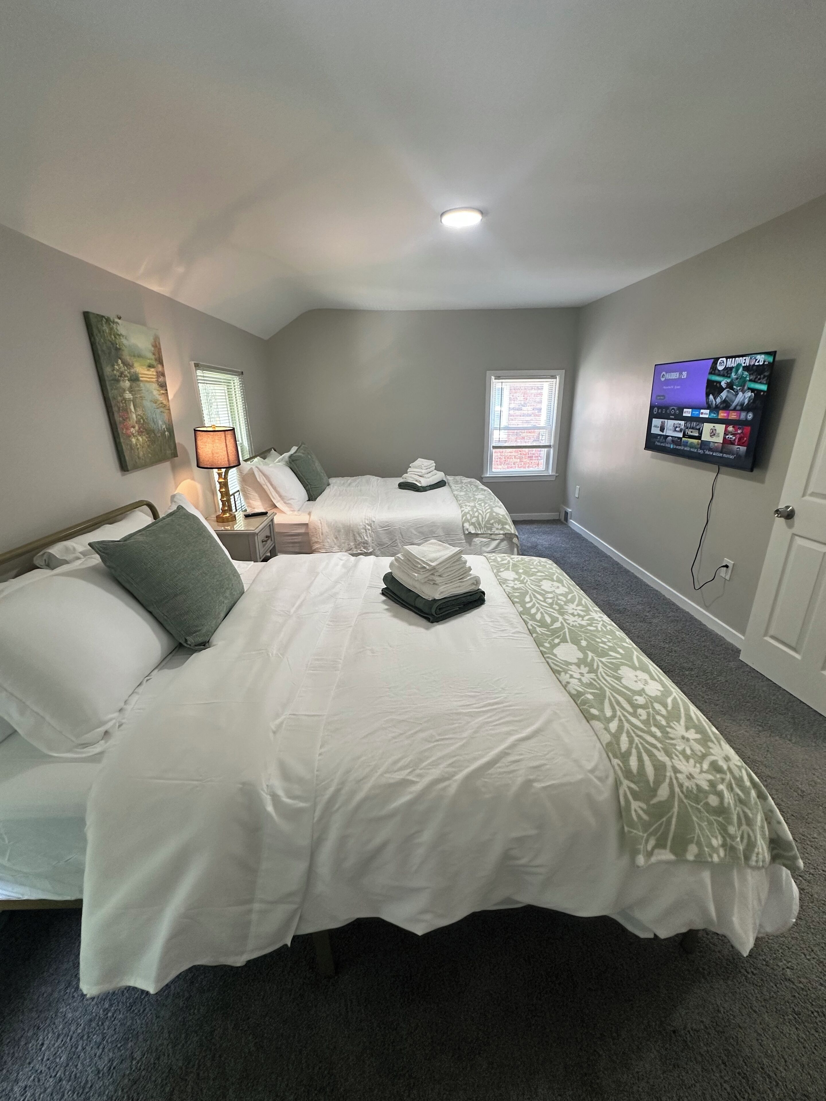 2 habitaciones, tabla de planchar con plancha, wifi y ropa de cama 