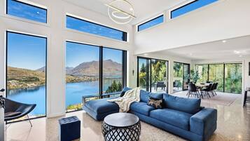 Televisie en een open haard