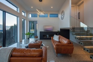Televisión y chimenea