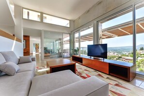 Smart TV, ping pong, books