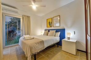 4 bedrooms, iron/ironing board, WiFi, bed sheets