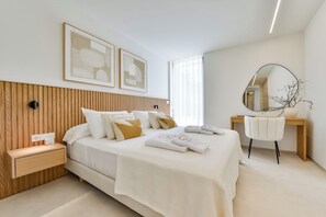 4 bedrooms, iron/ironing board, WiFi, bed sheets