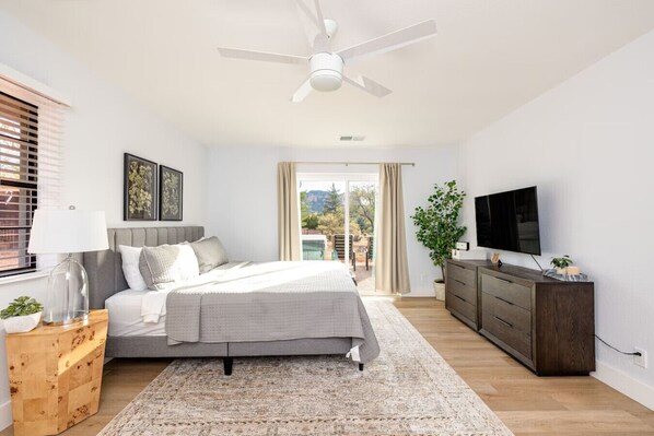 3 bedrooms, desk, iron/ironing board, travel cot