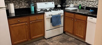 Charming 2-bedroom apartment in fantastic Overlea with AC